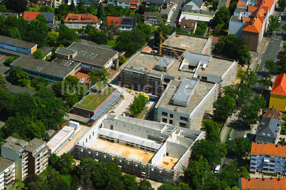 Hannover von oben - Umbau und Modernisierung des Schulgebäudes Integrierte Gesamtschule (IGS) in Hannover im Bundesland Niedersachsen, Deutschland