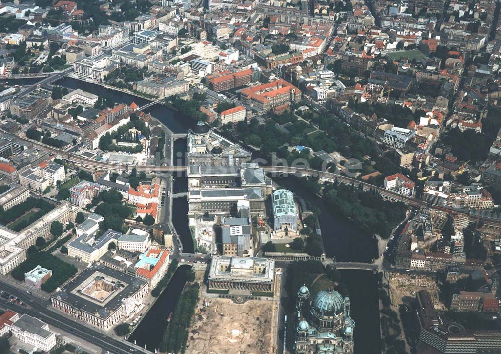 Berlin aus der Vogelperspektive: Umbau der Museumsinsel in Berlin-Mitte.