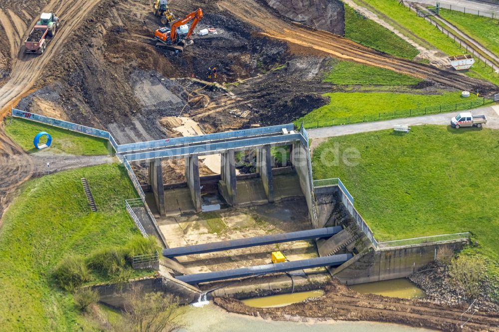 Dinslaken von oben - Umbau Neue Emschermündung in den Rhein bei Dinslaken im Bundesland Nordrhein-Westfalen