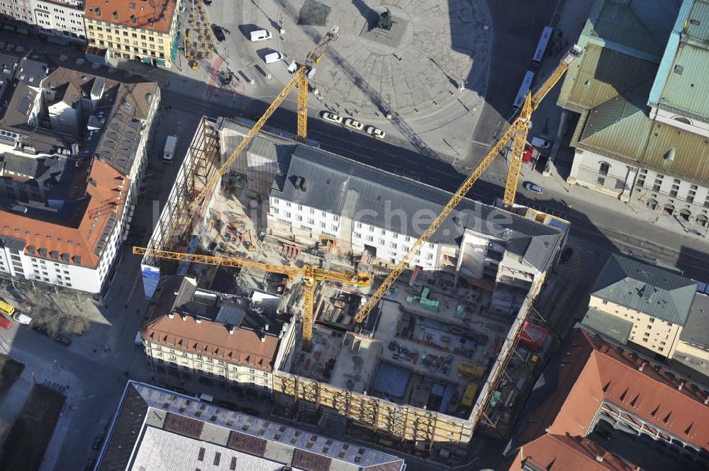 München aus der Vogelperspektive: Umbau des Palais an der Oper am Hofgraben in München