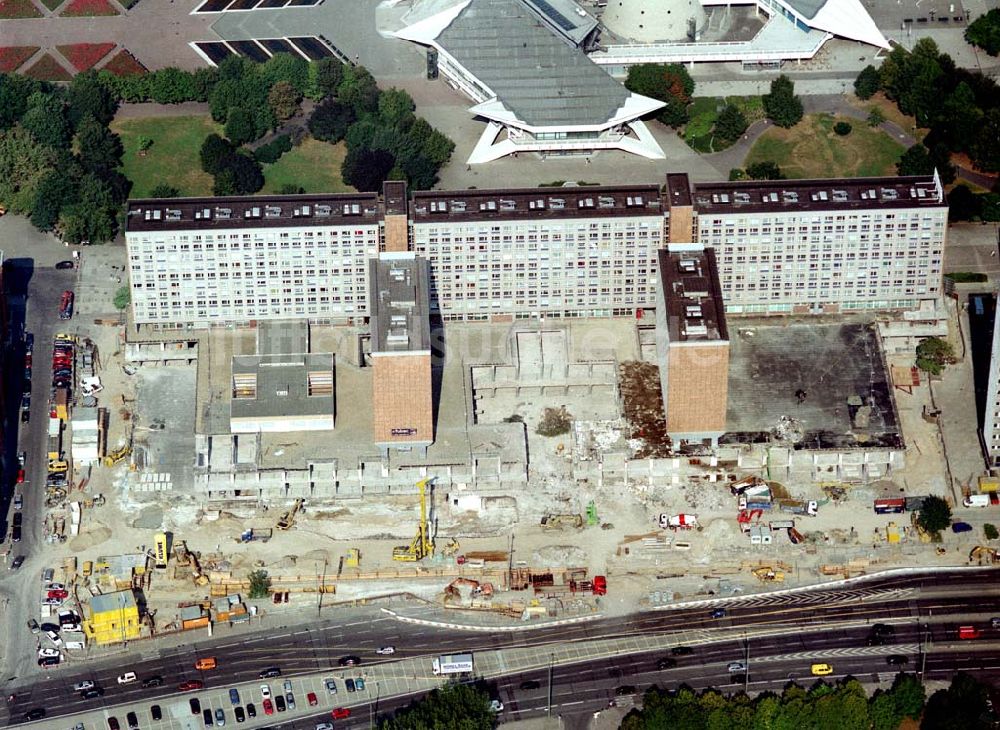 Berlin von oben - Umbau der Rathauspassagen am Fuße des Berliner Fernsehturmes in Berlin - Mitte durch die WBM - Wohnungsbaugesellschaft Berlin - Mitte