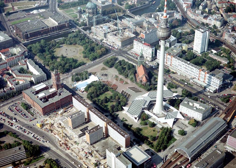 Luftbild Berlin - Umbau der Rathauspassagen am Fuße des Berliner Fernsehturmes in Berlin - Mitte durch die WBM - Wohnungsbaugesellschaft Berlin - Mitte