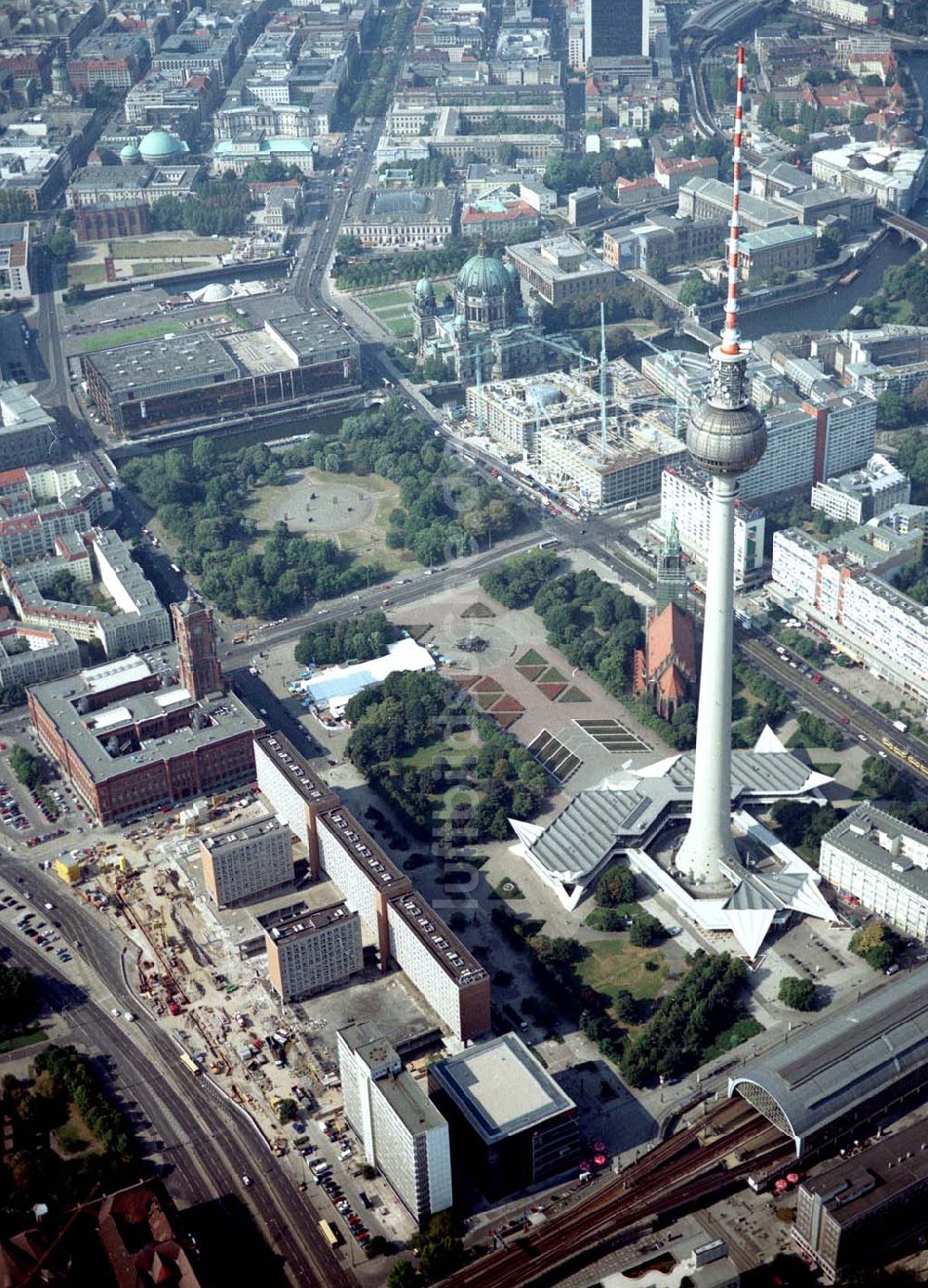 Luftaufnahme Berlin - Umbau der Rathauspassagen am Fuße des Berliner Fernsehturmes in Berlin - Mitte durch die WBM - Wohnungsbaugesellschaft Berlin - Mitte