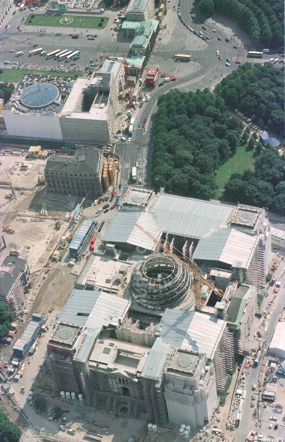 Luftaufnahme Berlin - Tiergarten - Umbau des Reichstages und des Spreebogens zum Regierungsviertel