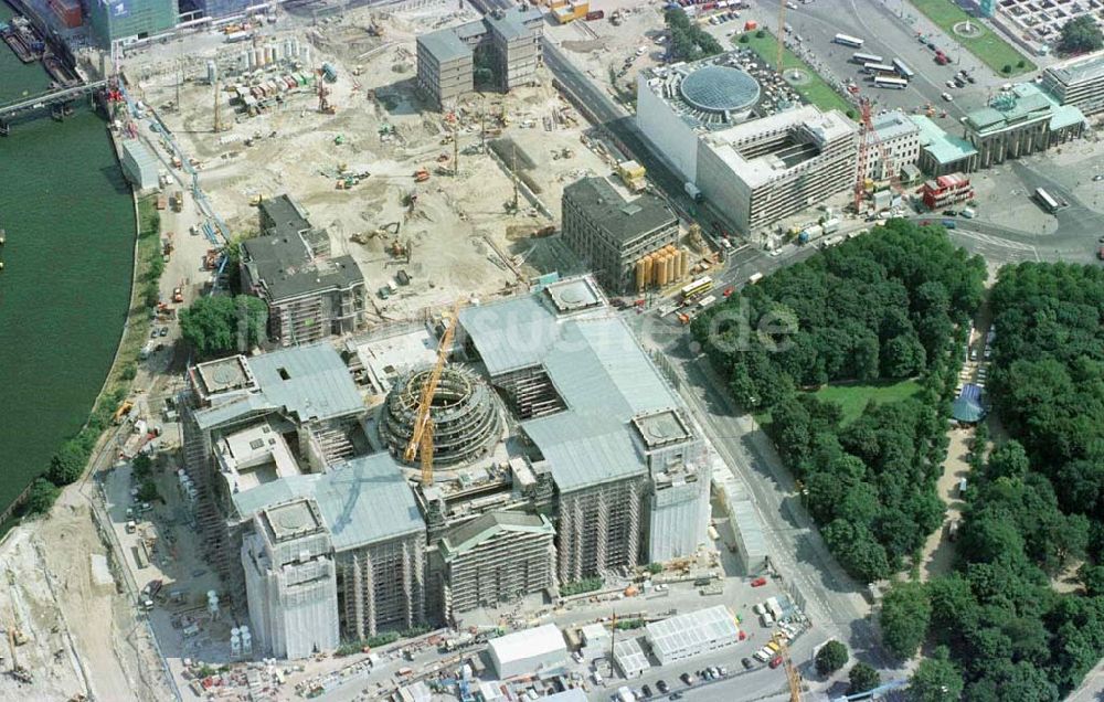 Luftbild Berlin - Tiergarten - Umbau des Reichstages und des Spreebogens zum Regierungsviertel