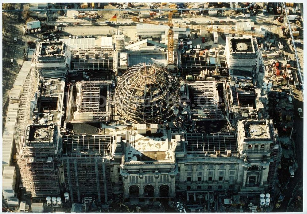 Luftbild Berlin - Tiergarten - Umbau des Reichstages und des Spreebogens zum Regierungsviertel.