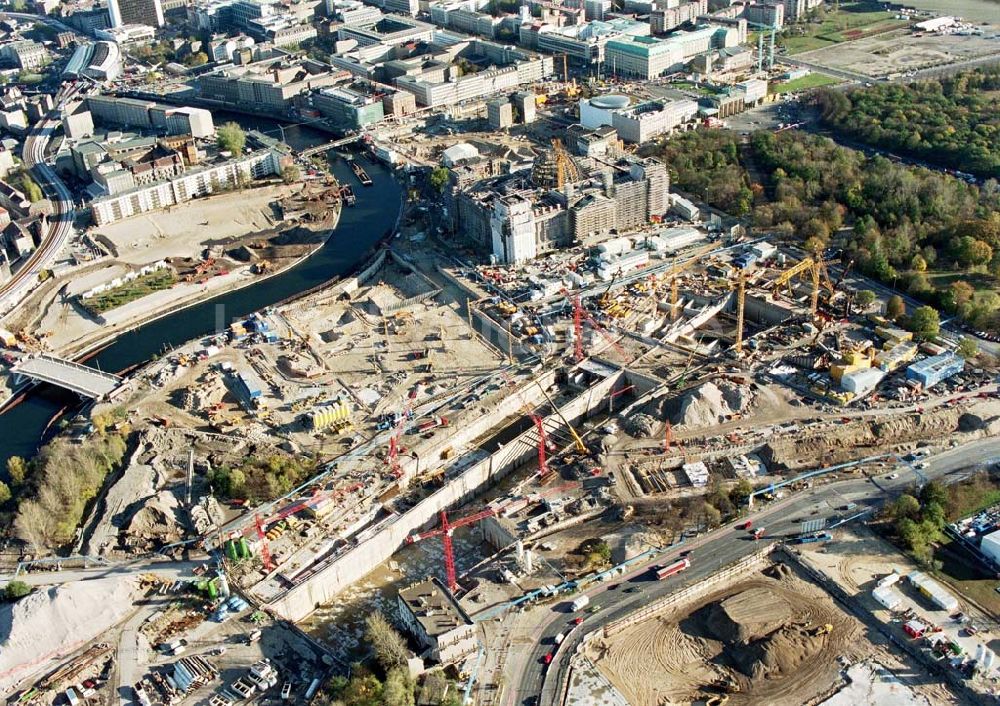 Luftaufnahme Berlin - Tiergarten - Umbau des Reichstages und des Spreebogens zum Regierungsviertel.