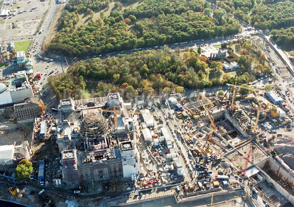 Luftaufnahme Berlin - Tiergarten - Umbau des Reichstages und des Spreebogens zum Regierungsviertel.