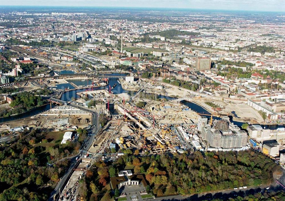 Berlin - Tiergarten aus der Vogelperspektive: Umbau des Reichstages und des Spreebogens zum Regierungsviertel.