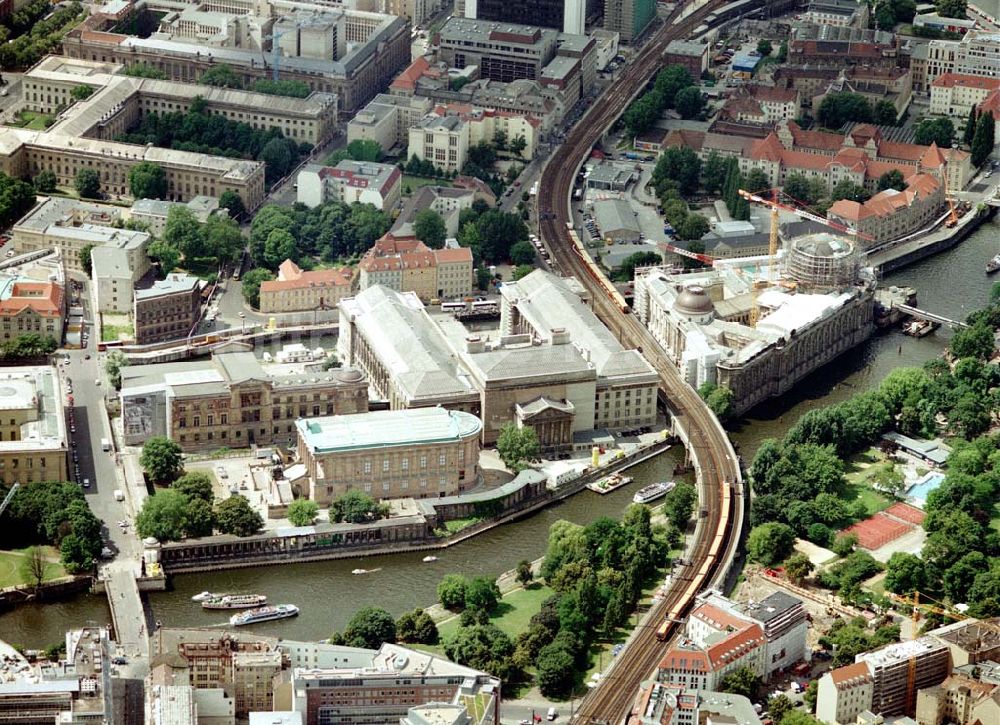 Berlin von oben - Umbau- und Rekonstruktionsarbeiten an der Berliner Museumsinsel in Berlin - Mitte.