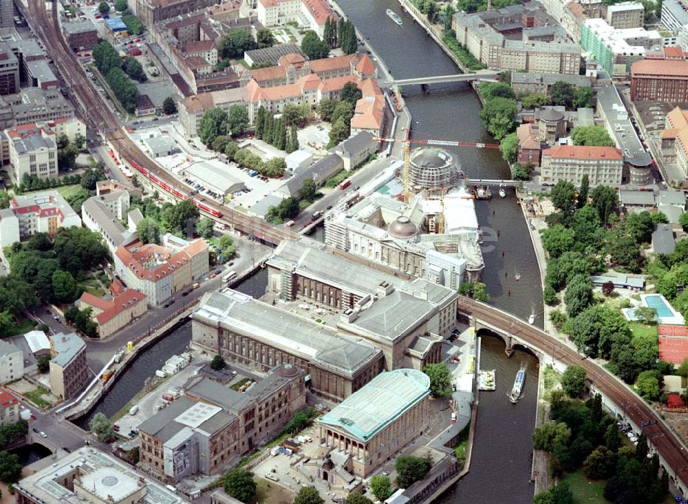 Berlin von oben - Umbau- und Rekonstruktionsarbeiten an der Berliner Museumsinsel in Berlin - Mitte.