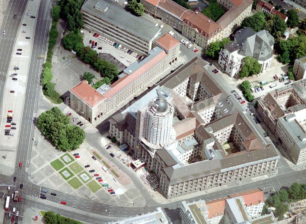 Luftbild Berlin - Umbau- und Rekonstruktionsarbeiten am ehem. Ministerrat / Stadthaus in Berlin - Mitte.