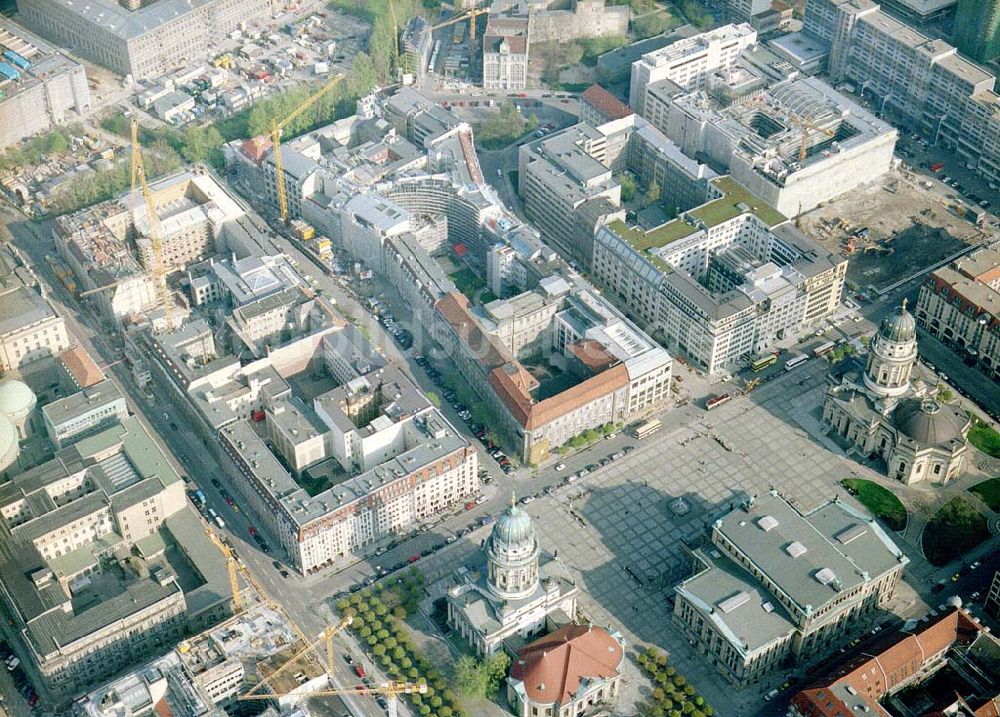 Luftaufnahme Berlin - Umbau der Repräsentanz der Deutschen Telekom und Neubau des Sendezentrums SAT 1 am Gendarmenmarkt in Berlin - Mitte.