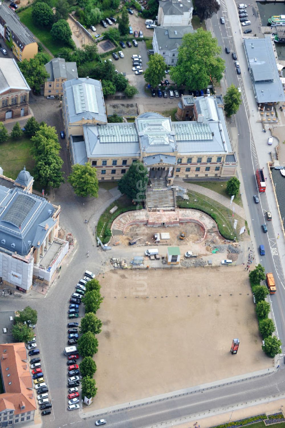 Luftbild Schwerin - Umbau- und Restaurationsarbeiten am Emsemble des Alten Garten in Schwerin