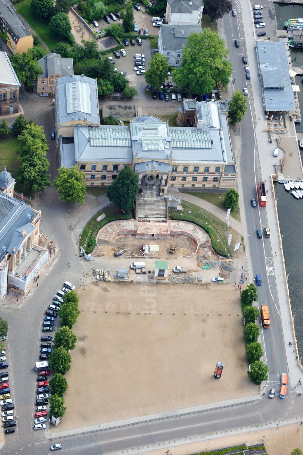 Schwerin von oben - Umbau- und Restaurationsarbeiten am Emsemble des Alten Garten in Schwerin