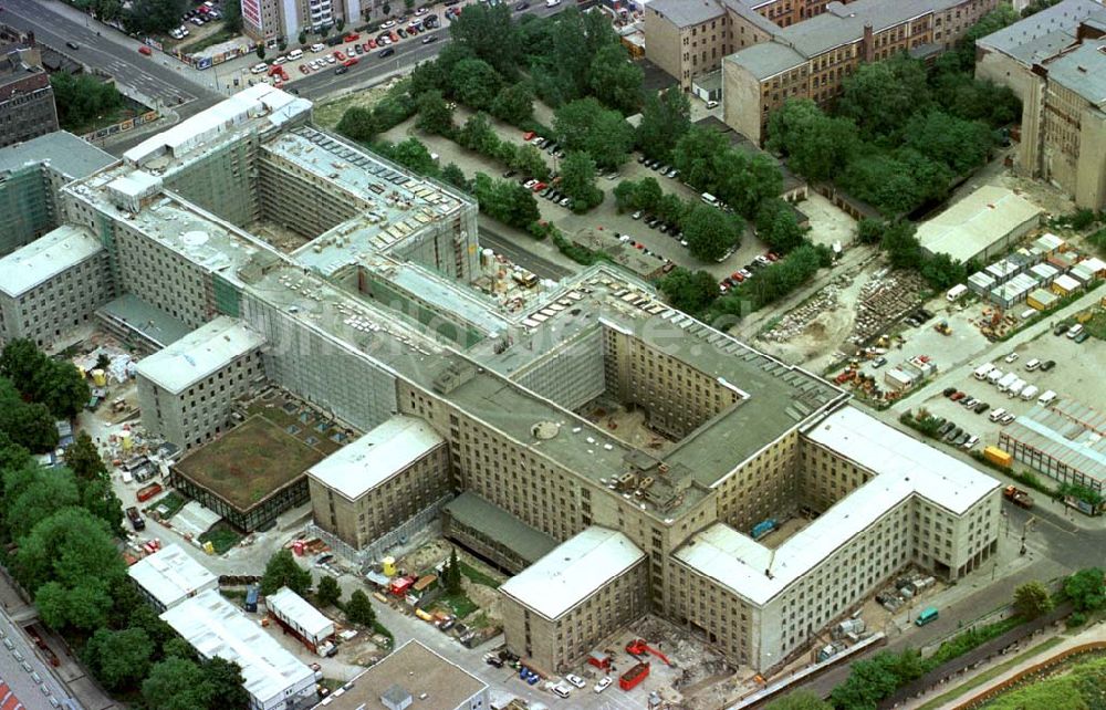 Luftaufnahme Berlin - Umbau des Rohwedderhauses (ehem. THA) an der Wilhelmstraße in Berlin-Mitte.