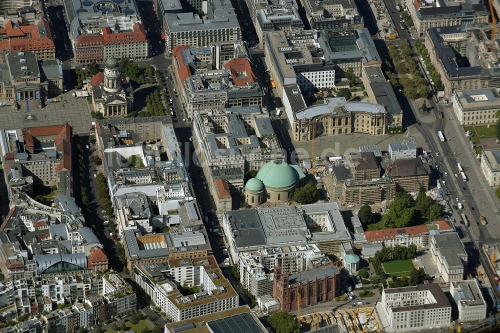 Luftaufnahme Berlin - Umbau und Sanierung des Gebäudes der Staatsoper am Bebelplatz - Unter den Linden in Berlin Mitte am Bebelplatz