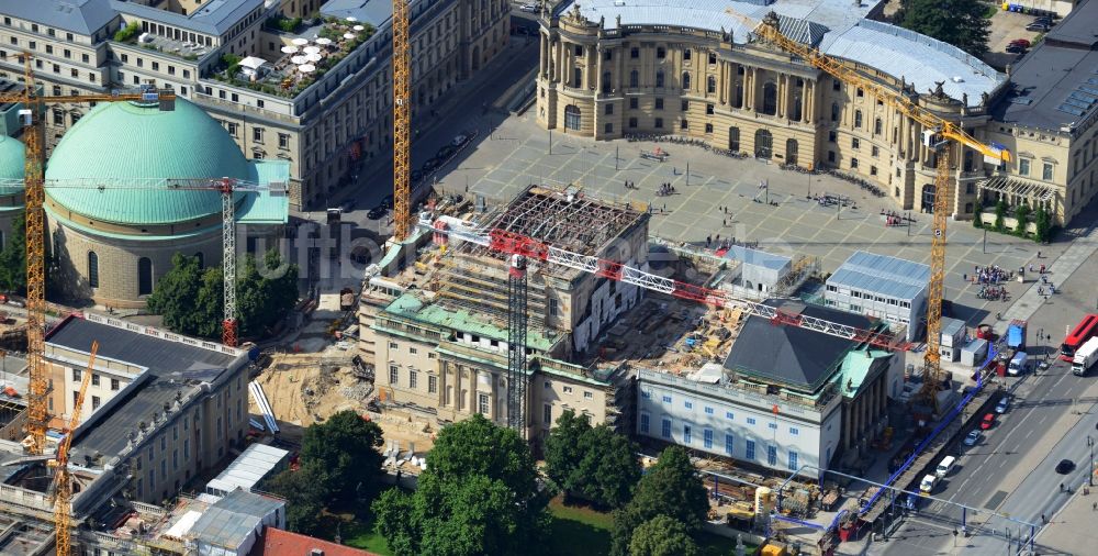 Luftaufnahme Berlin - Umbau und Sanierung des Gebäudes der Staatsoper Unter den Linden in Berlin Mitte am Bebelplatz