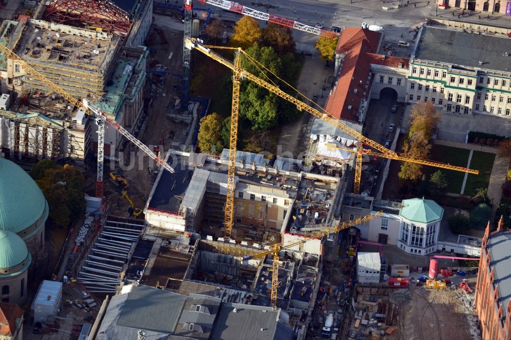 Berlin von oben - Umbau und Sanierung des Gebäudes der Staatsoper Unter den Linden in Berlin Mitte am Bebelplatz