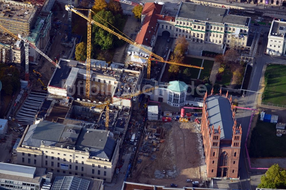 Berlin aus der Vogelperspektive: Umbau und Sanierung des Gebäudes der Staatsoper Unter den Linden in Berlin Mitte am Bebelplatz