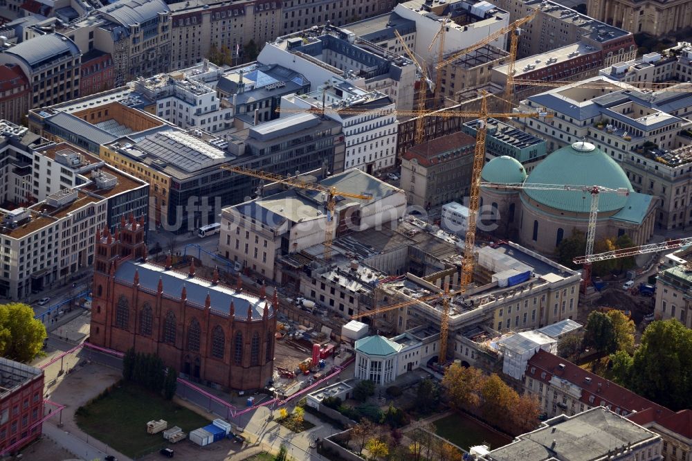 Luftaufnahme Berlin - Umbau und Sanierung des Gebäudes der Staatsoper Unter den Linden in Berlin Mitte am Bebelplatz