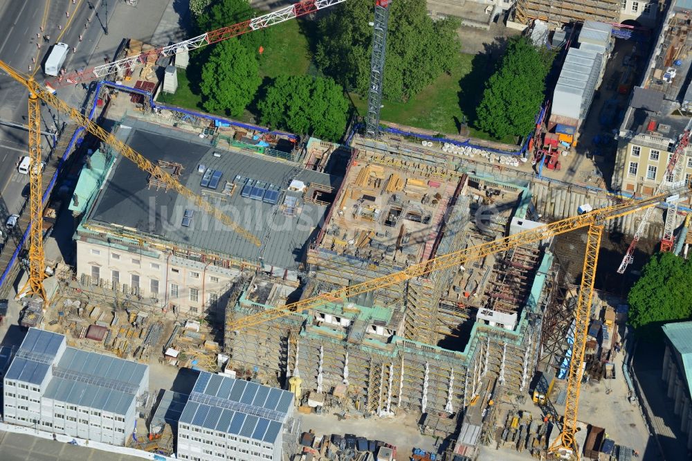 Luftaufnahme Berlin - Umbau und Sanierung des Gebäudes der Staatsoper Unter den Linden in Berlin Mitte am Bebelplatz