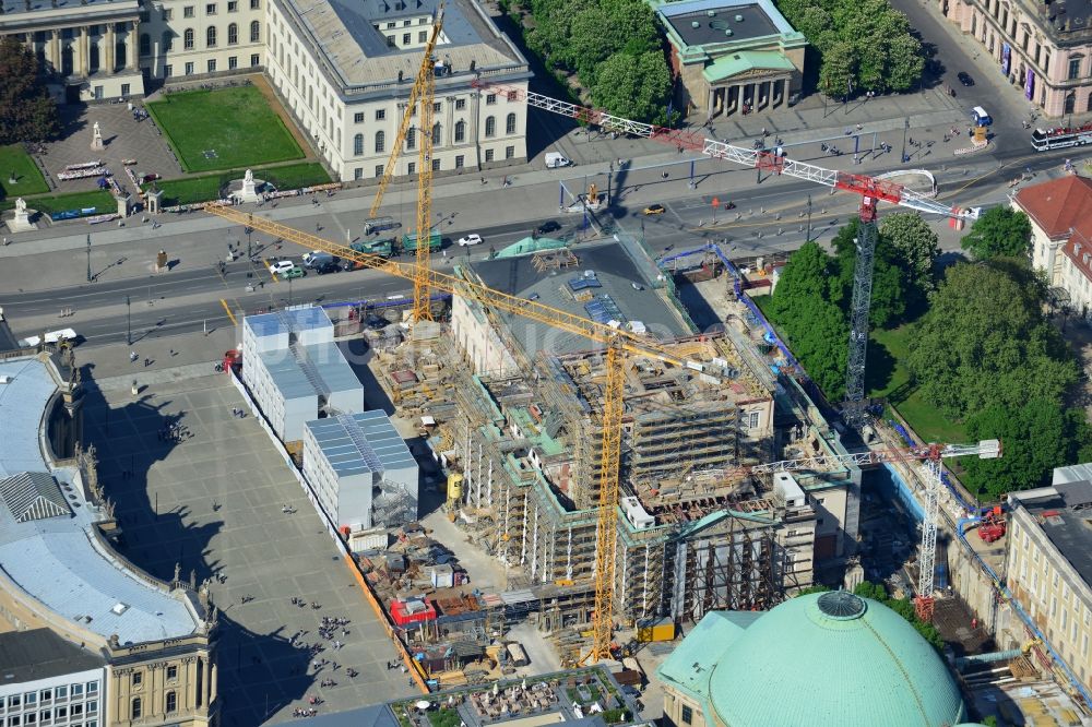 Berlin von oben - Umbau und Sanierung des Gebäudes der Staatsoper Unter den Linden in Berlin Mitte am Bebelplatz