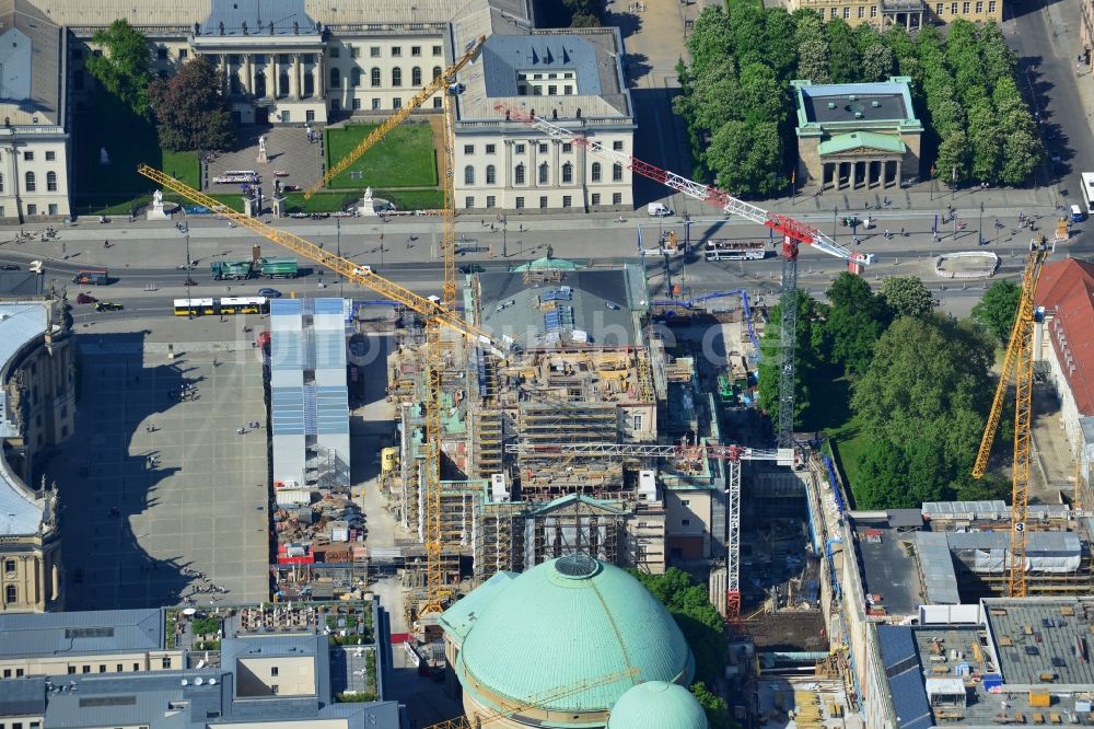 Luftbild Berlin - Umbau und Sanierung des Gebäudes der Staatsoper Unter den Linden in Berlin Mitte am Bebelplatz