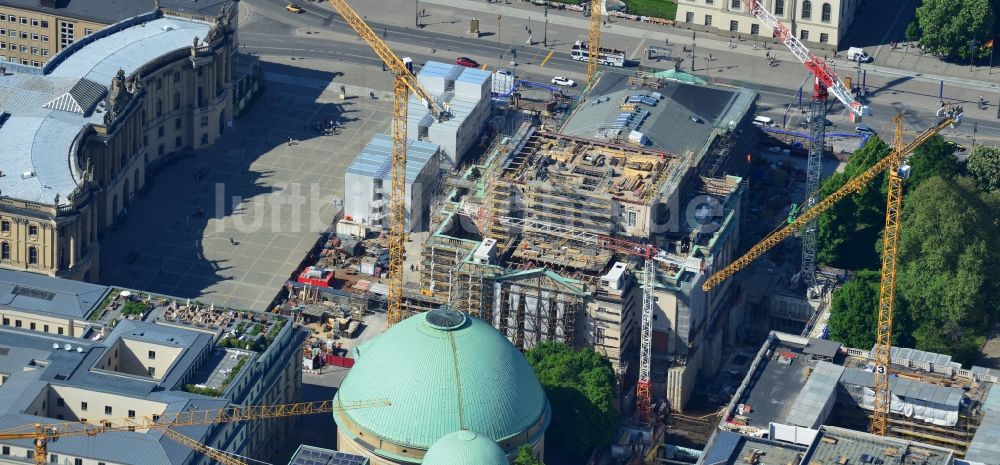 Luftaufnahme Berlin - Umbau und Sanierung des Gebäudes der Staatsoper Unter den Linden in Berlin Mitte am Bebelplatz