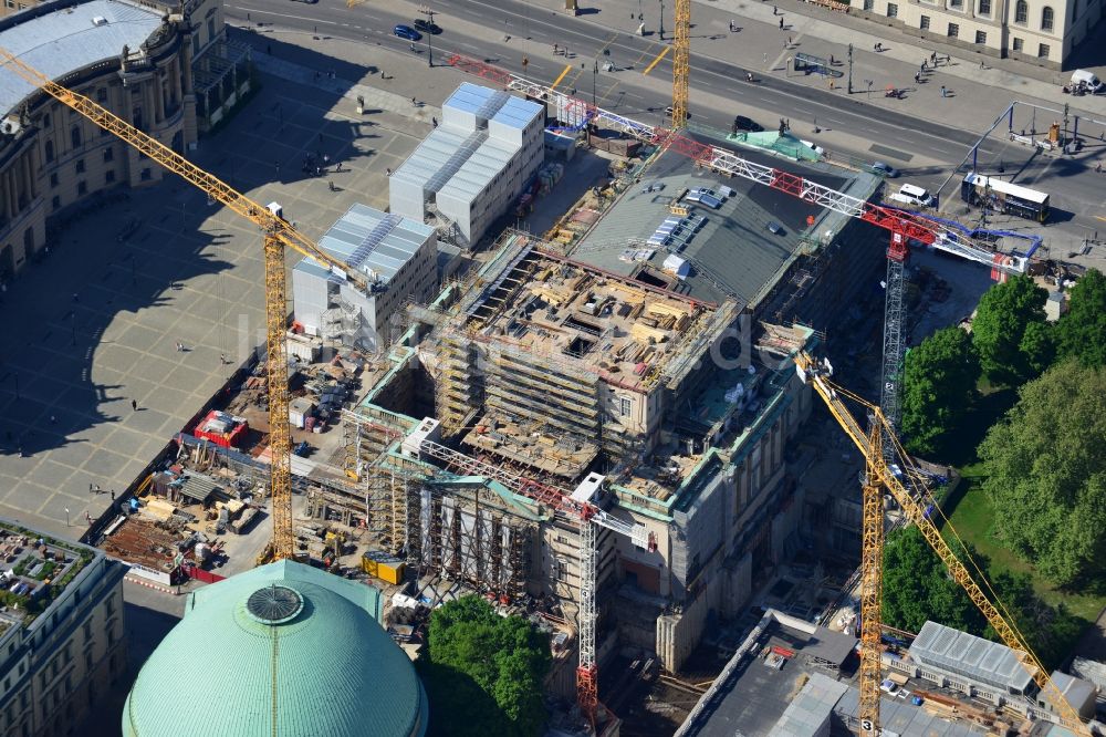 Berlin aus der Vogelperspektive: Umbau und Sanierung des Gebäudes der Staatsoper Unter den Linden in Berlin Mitte am Bebelplatz