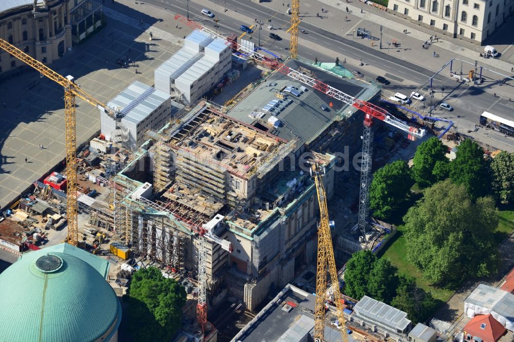 Luftbild Berlin - Umbau und Sanierung des Gebäudes der Staatsoper Unter den Linden in Berlin Mitte am Bebelplatz