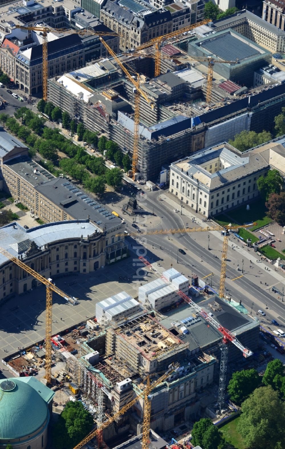 Luftaufnahme Berlin - Umbau und Sanierung des Gebäudes der Staatsoper Unter den Linden in Berlin Mitte am Bebelplatz