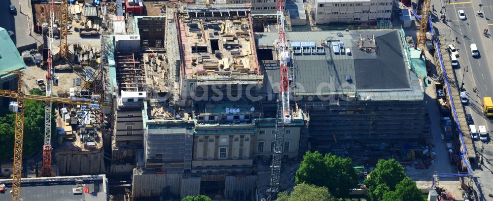 Berlin von oben - Umbau und Sanierung des Gebäudes der Staatsoper Unter den Linden in Berlin Mitte am Bebelplatz