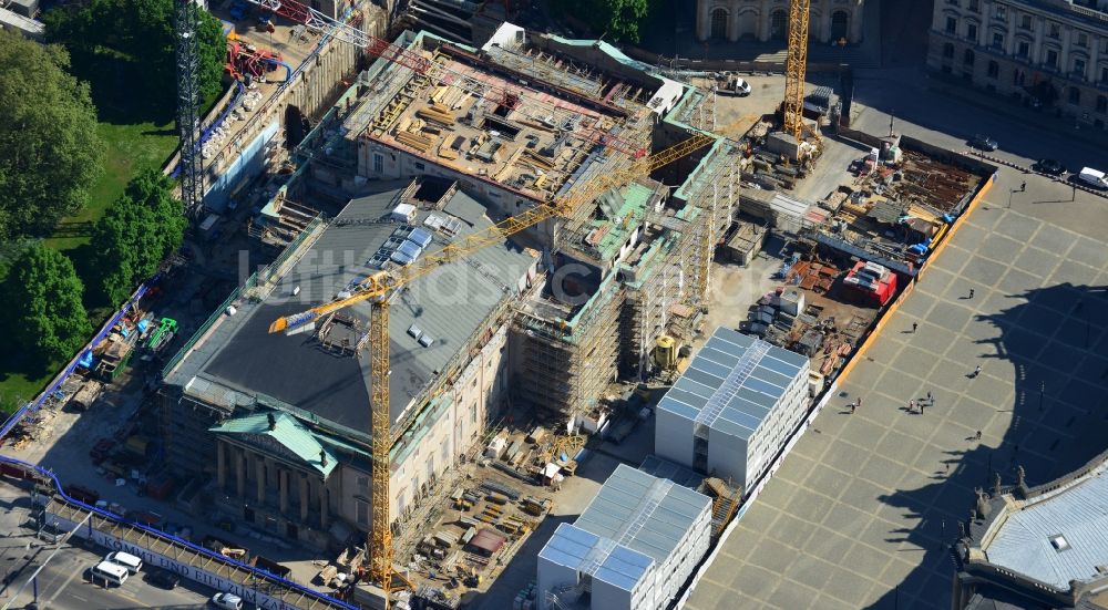 Luftaufnahme Berlin - Umbau und Sanierung des Gebäudes der Staatsoper Unter den Linden in Berlin Mitte am Bebelplatz