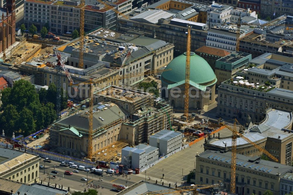 Luftbild Berlin - Umbau und Sanierung des Gebäudes der Staatsoper Unter den Linden in Berlin Mitte am Bebelplatz