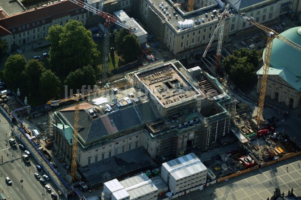 Luftaufnahme Berlin - Umbau und Sanierung des Gebäudes der Staatsoper Unter den Linden in Berlin Mitte am Bebelplatz