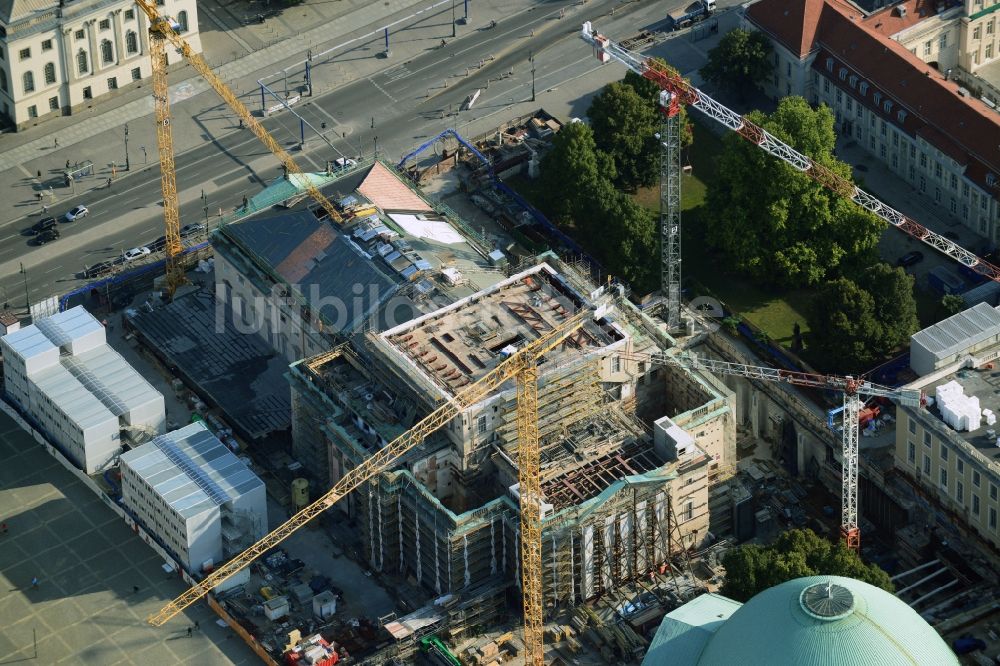 Luftbild Berlin - Umbau und Sanierung des Gebäudes der Staatsoper Unter den Linden in Berlin Mitte am Bebelplatz