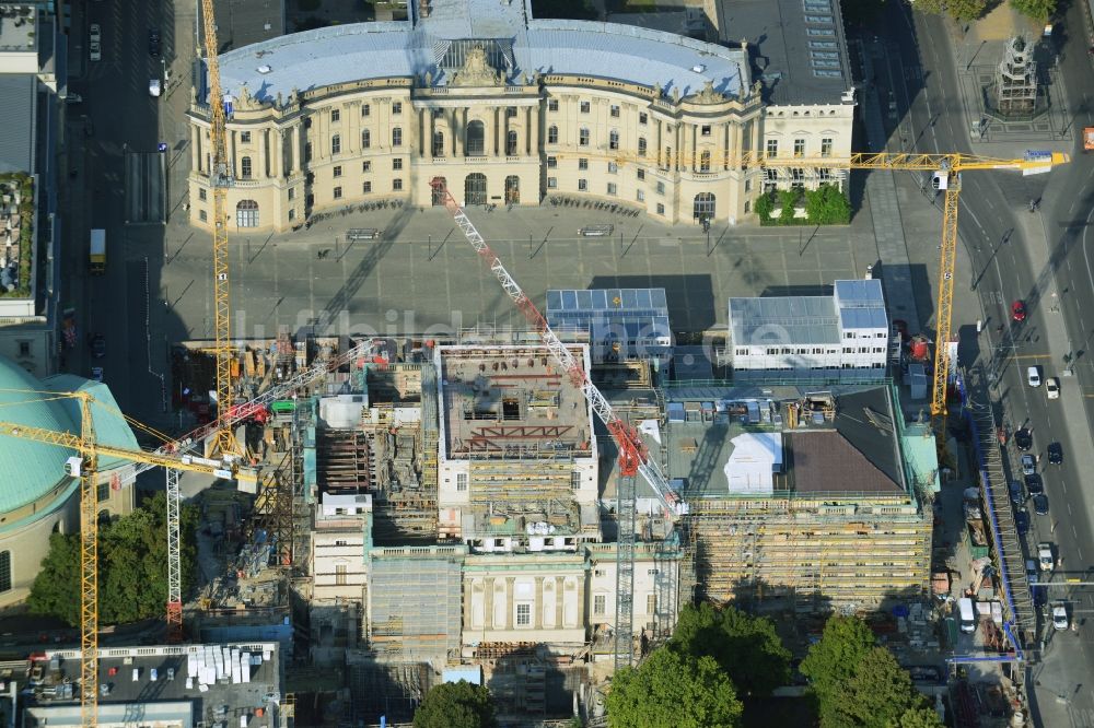 Luftaufnahme Berlin - Umbau und Sanierung des Gebäudes der Staatsoper Unter den Linden in Berlin Mitte am Bebelplatz