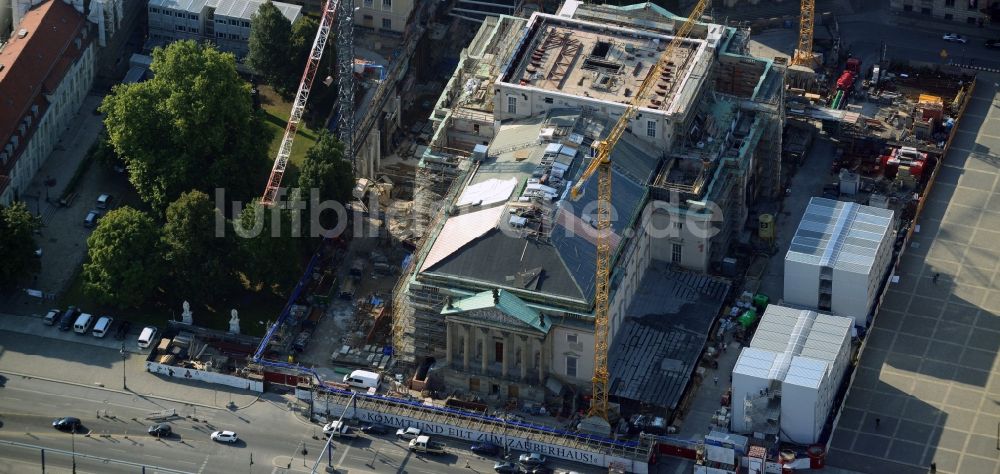 Berlin aus der Vogelperspektive: Umbau und Sanierung des Gebäudes der Staatsoper Unter den Linden in Berlin Mitte am Bebelplatz