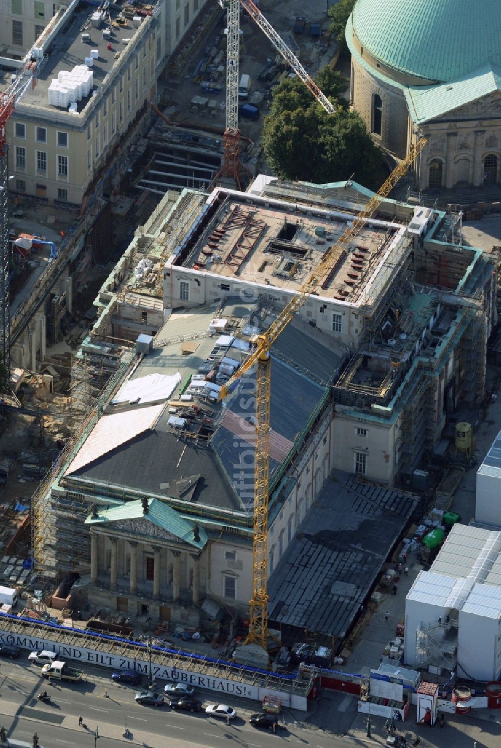 Luftbild Berlin - Umbau und Sanierung des Gebäudes der Staatsoper Unter den Linden in Berlin Mitte am Bebelplatz