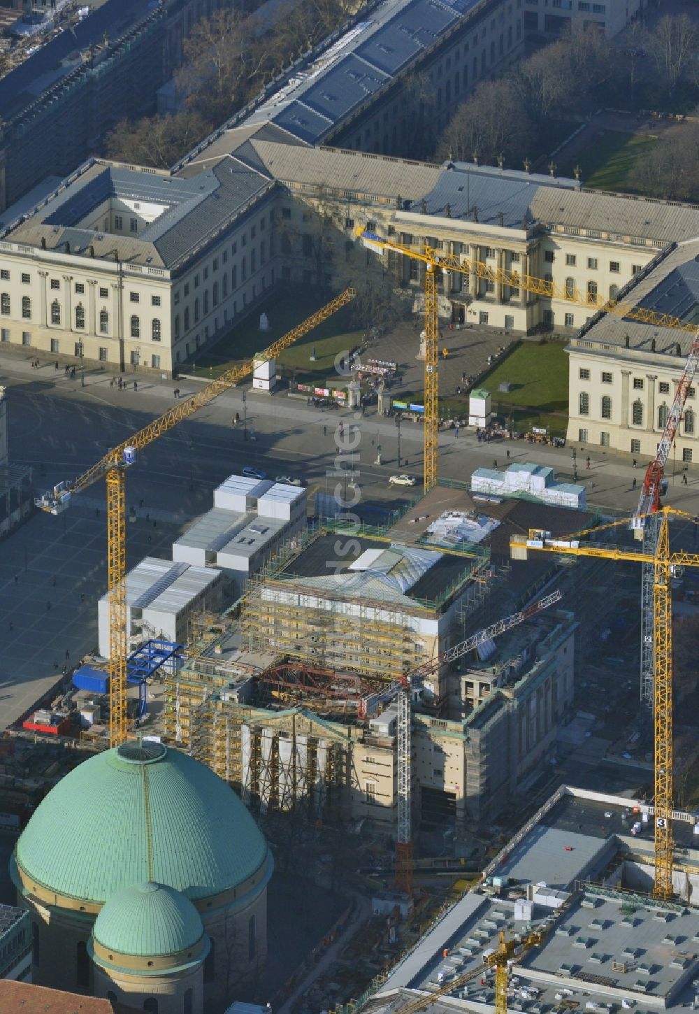 Berlin aus der Vogelperspektive: Umbau und Sanierung des Gebäudes der Staatsoper Unter den Linden in Berlin Mitte am Bebelplatz