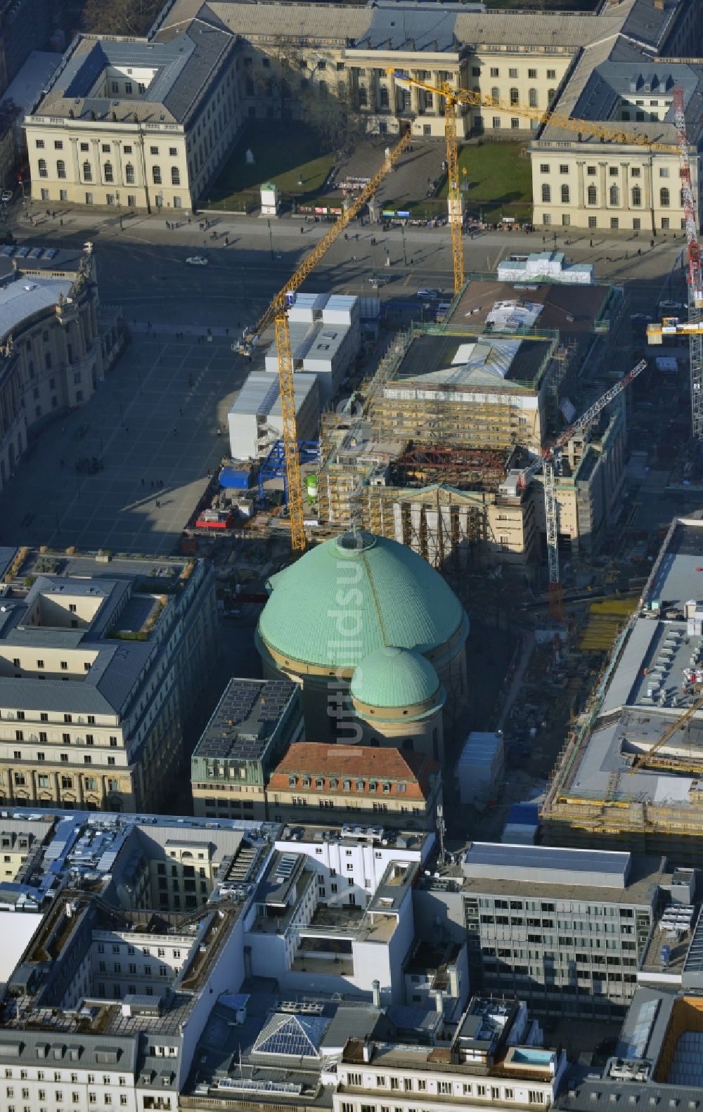 Berlin aus der Vogelperspektive: Umbau und Sanierung des Gebäudes der Staatsoper Unter den Linden in Berlin Mitte am Bebelplatz