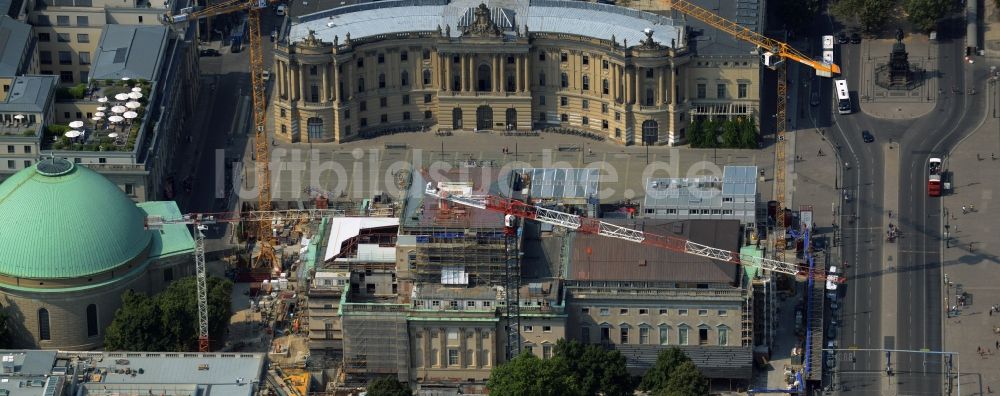 Berlin von oben - Umbau und Sanierung des Gebäudes der Staatsoper Unter den Linden in Berlin Mitte am Bebelplatz