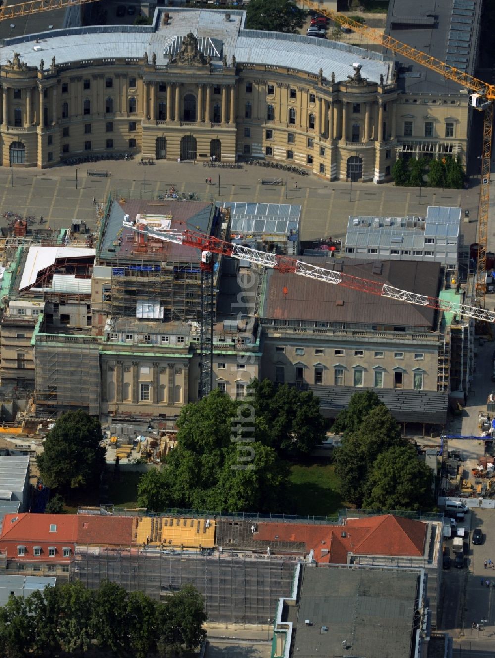 Berlin aus der Vogelperspektive: Umbau und Sanierung des Gebäudes der Staatsoper Unter den Linden in Berlin Mitte am Bebelplatz