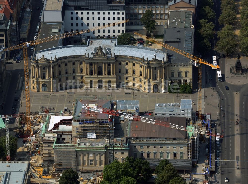 Luftaufnahme Berlin - Umbau und Sanierung des Gebäudes der Staatsoper Unter den Linden in Berlin Mitte am Bebelplatz