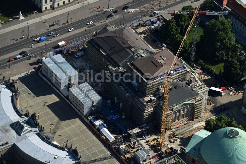 Luftbild Berlin - Umbau und Sanierung des Gebäudes der Staatsoper Unter den Linden in Berlin Mitte am Bebelplatz