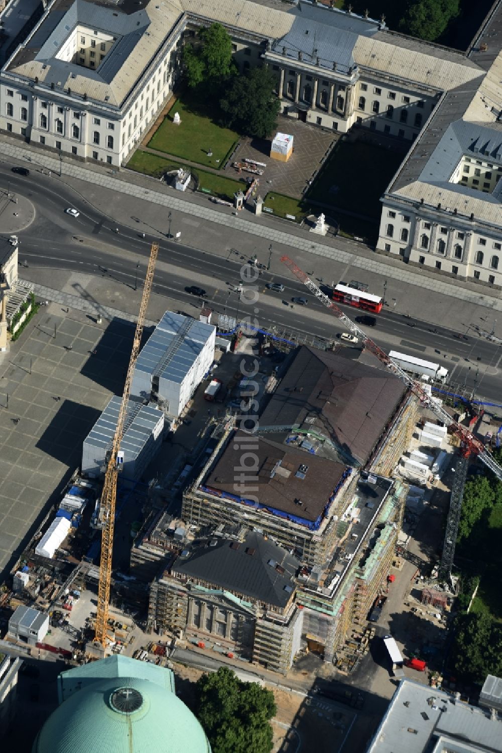 Luftaufnahme Berlin - Umbau und Sanierung des Gebäudes der Staatsoper Unter den Linden in Berlin Mitte am Bebelplatz