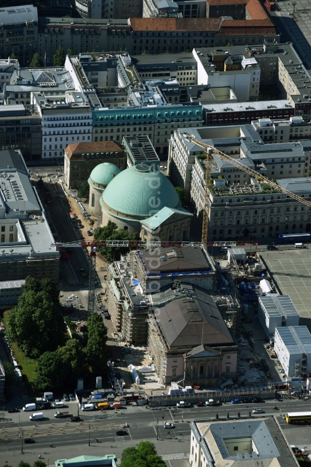 Luftaufnahme Berlin - Umbau und Sanierung des Gebäudes der Staatsoper Unter den Linden in Berlin Mitte am Bebelplatz