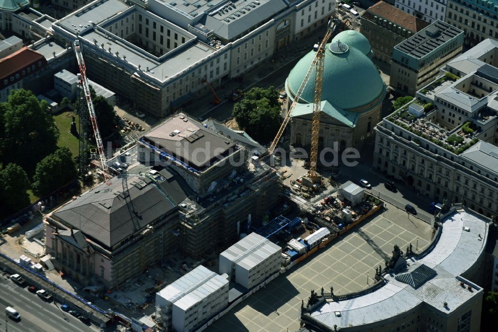 Luftbild Berlin - Umbau und Sanierung des Gebäudes der Staatsoper Unter den Linden in Berlin Mitte am Bebelplatz