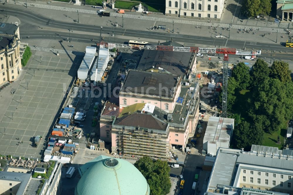 Luftaufnahme Berlin - Umbau und Sanierung des Gebäudes der Staatsoper Unter den Linden in Berlin Mitte am Bebelplatz